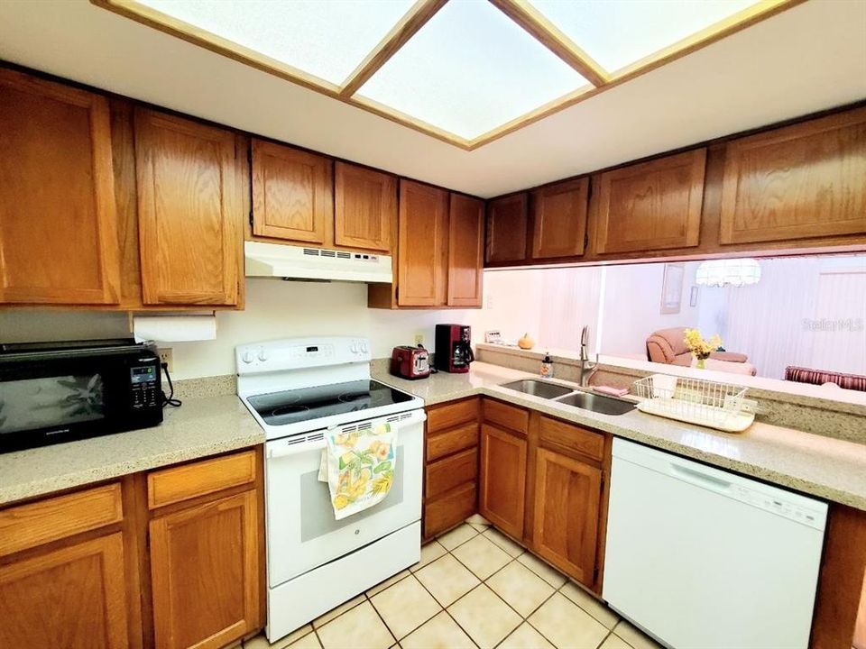 В аренду: $1,700 (2 спален, 2 ванн, 924 Квадратных фут)