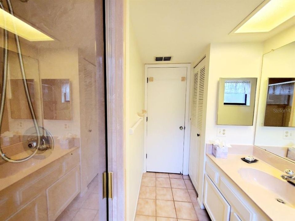 В аренду: $1,700 (2 спален, 2 ванн, 924 Квадратных фут)