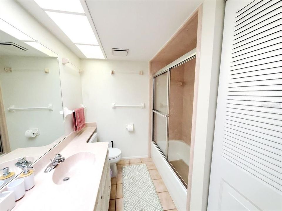 В аренду: $1,700 (2 спален, 2 ванн, 924 Квадратных фут)