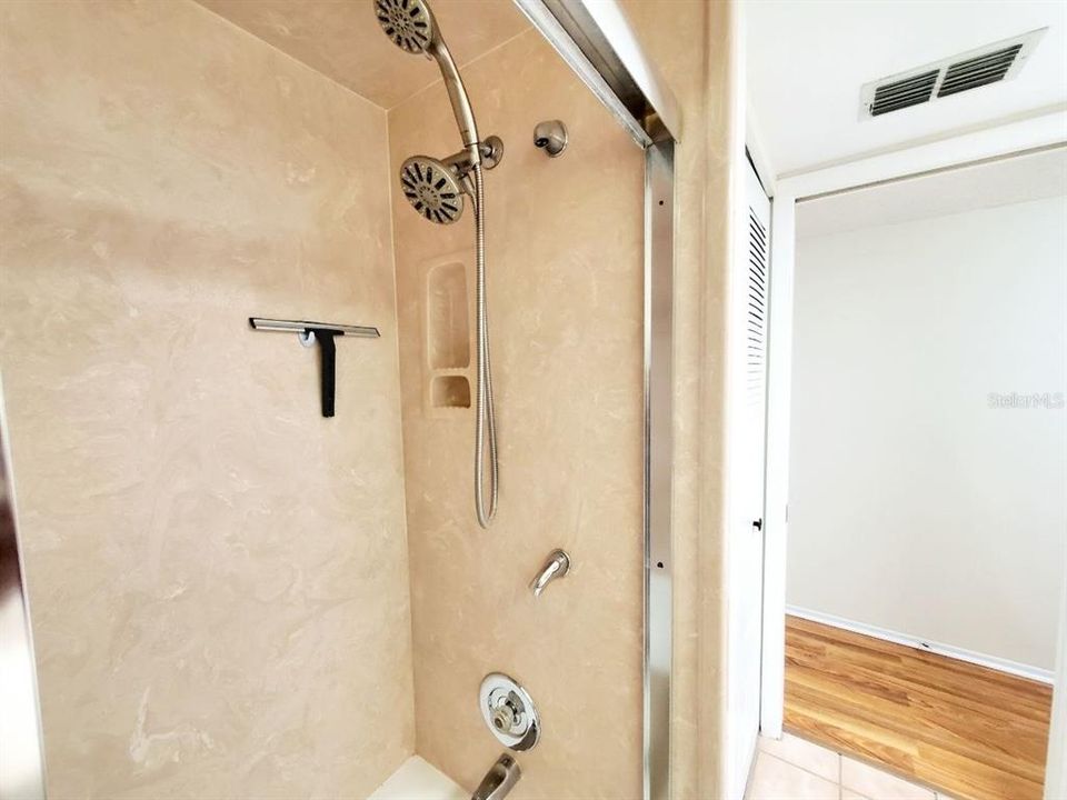 В аренду: $1,700 (2 спален, 2 ванн, 924 Квадратных фут)