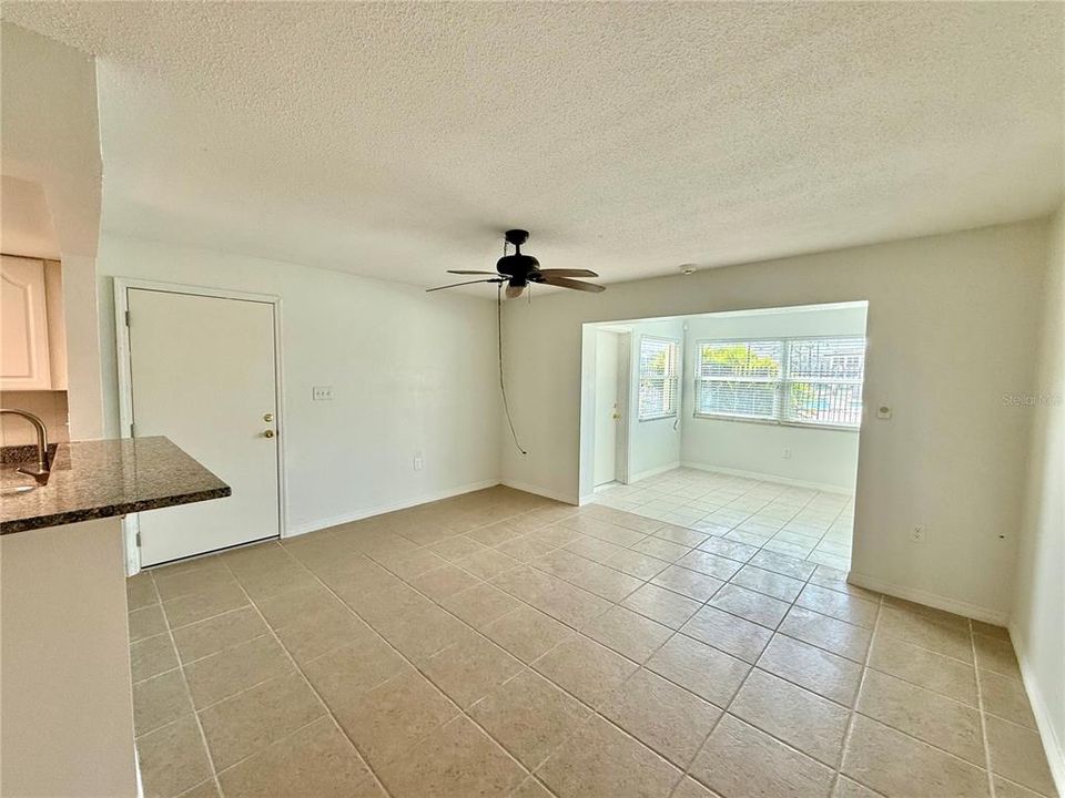 For Rent: $1,400 (2 beds, 2 baths, 1104 Square Feet)