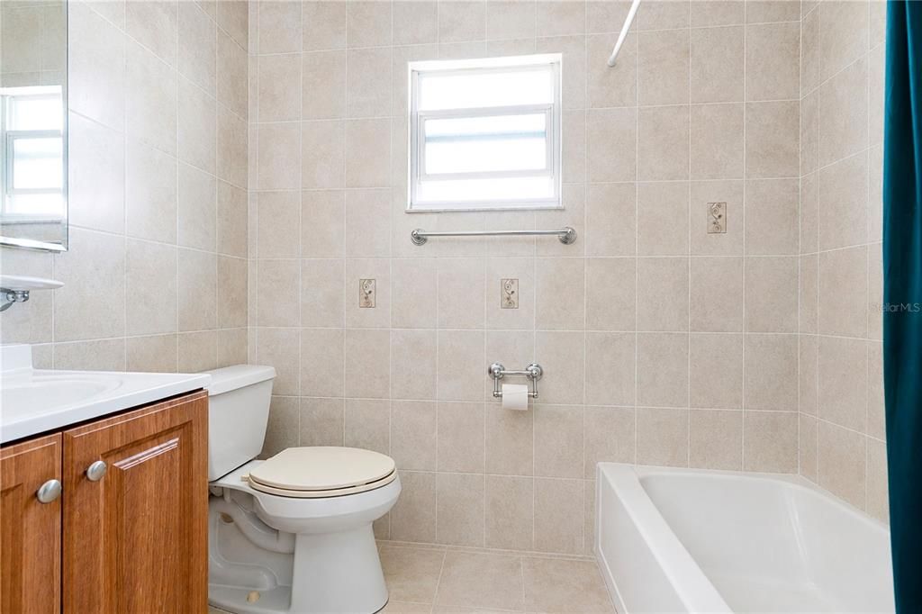 На продажу: $395,000 (3 спален, 2 ванн, 1460 Квадратных фут)