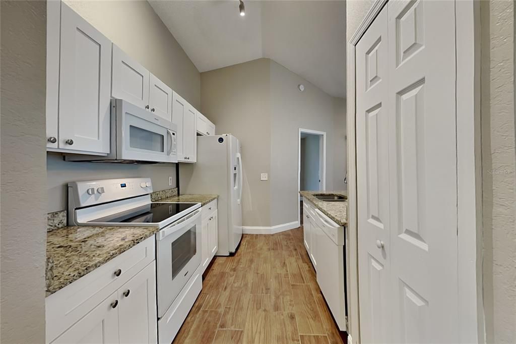 В аренду: $1,989 (3 спален, 2 ванн, 1130 Квадратных фут)