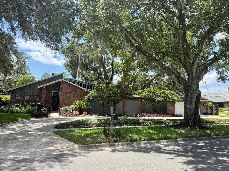 For Sale: $825,000 (3 beds, 2 baths, 2777 Square Feet)