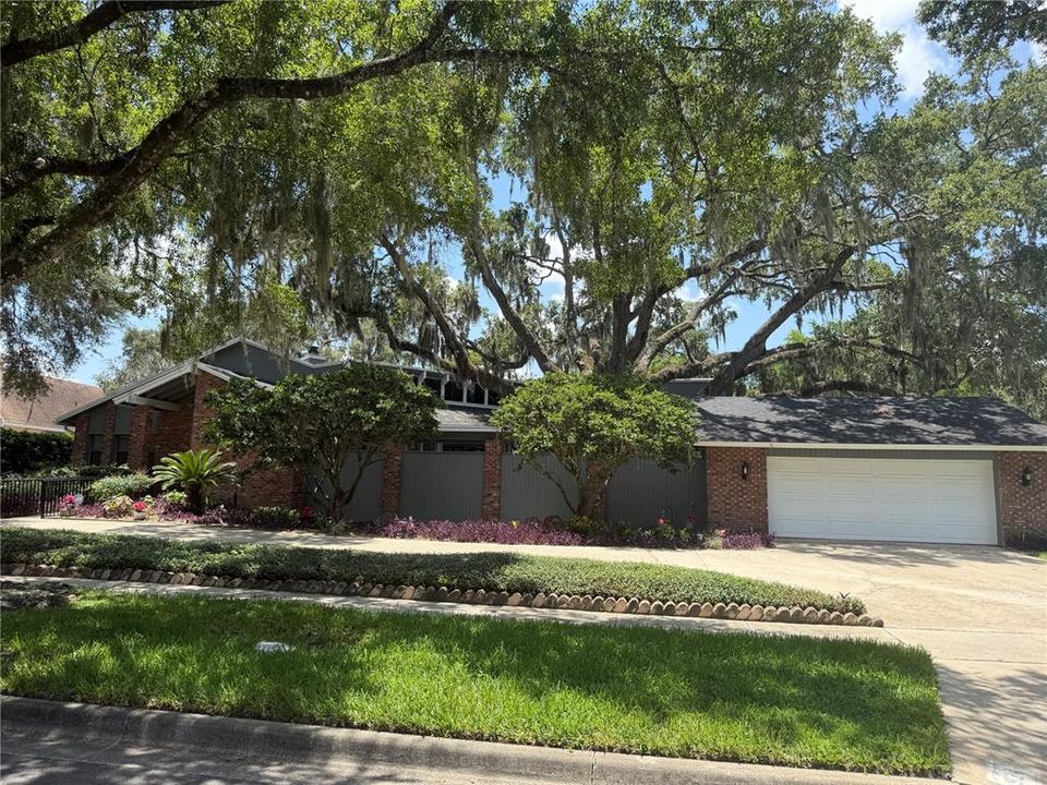 For Sale: $825,000 (3 beds, 2 baths, 2777 Square Feet)