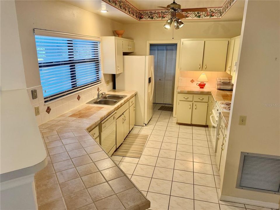 En Venta: $860,000 (3 camas, 2 baños, 2777 Pies cuadrados)