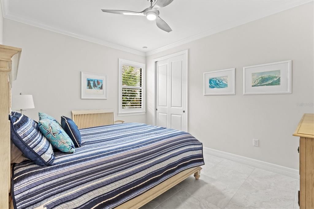 Под контрактом: $635,000 (2 спален, 2 ванн, 1980 Квадратных фут)
