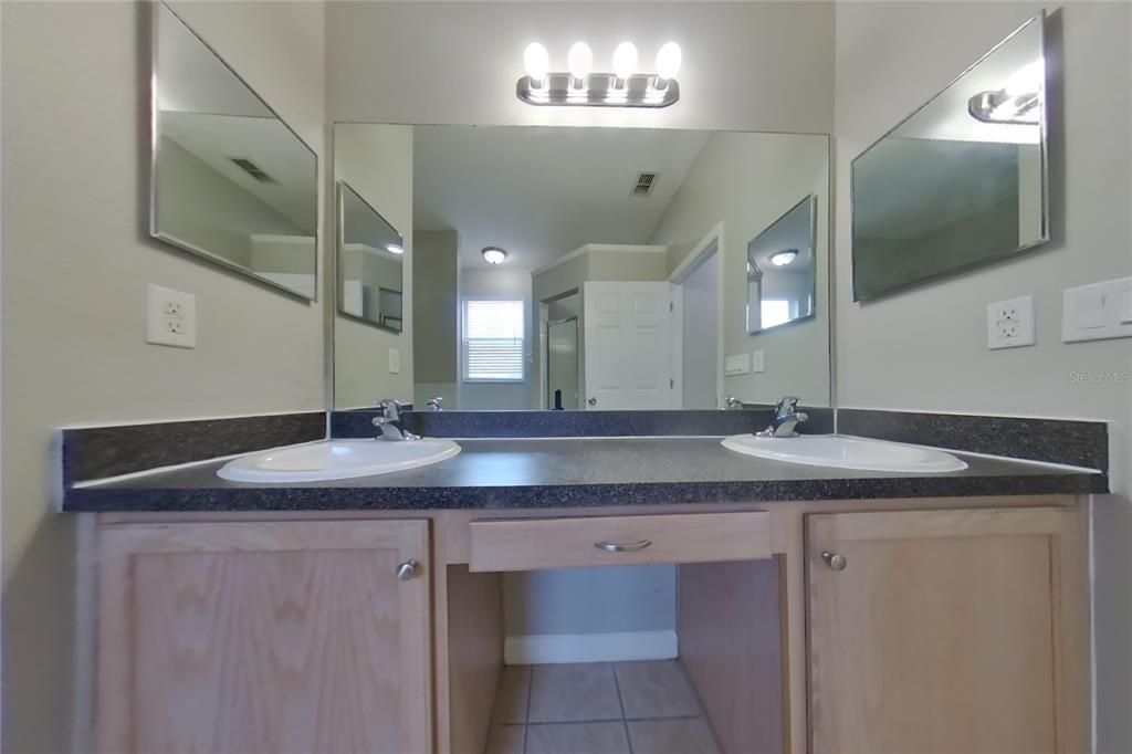 En Renta: $2,499 (4 camas, 2 baños, 1863 Pies cuadrados)