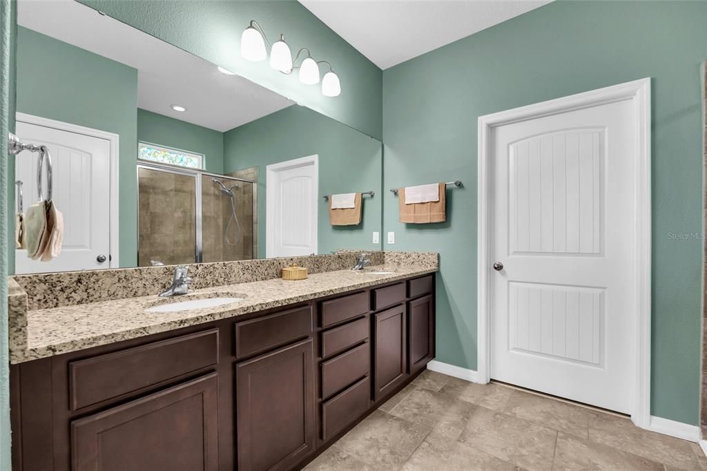 For Sale: $305,000 (3 beds, 2 baths, 1847 Square Feet)