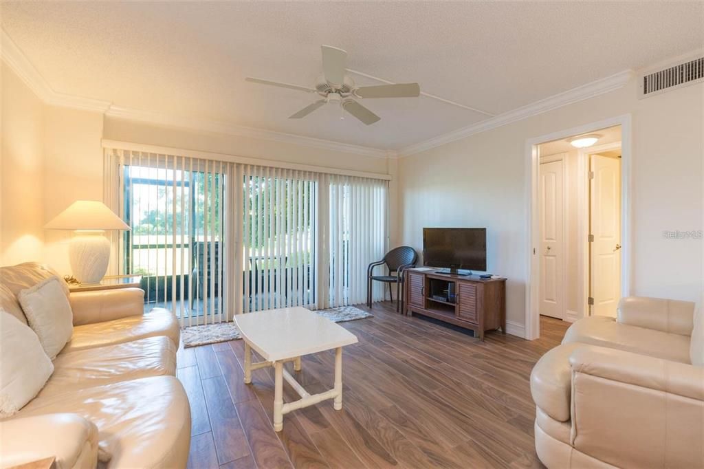 В аренду: $2,600 (2 спален, 2 ванн, 960 Квадратных фут)
