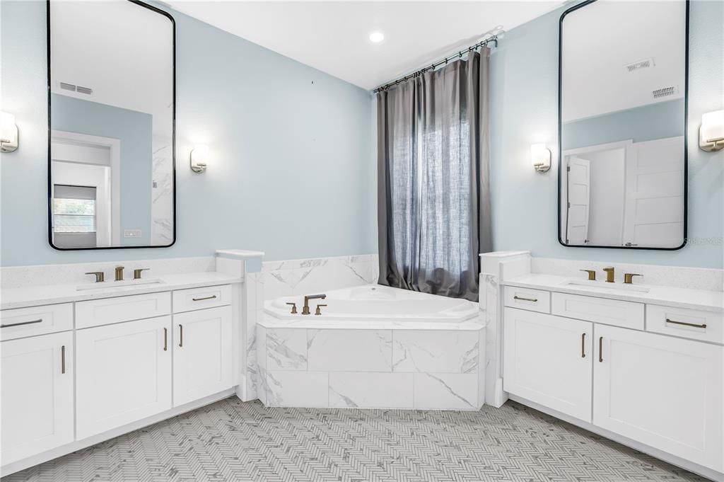 В аренду: $8,500 (4 спален, 3 ванн, 2581 Квадратных фут)