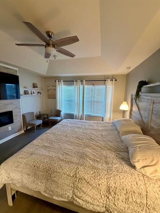 For Sale: $495,000 (4 beds, 2 baths, 2085 Square Feet)