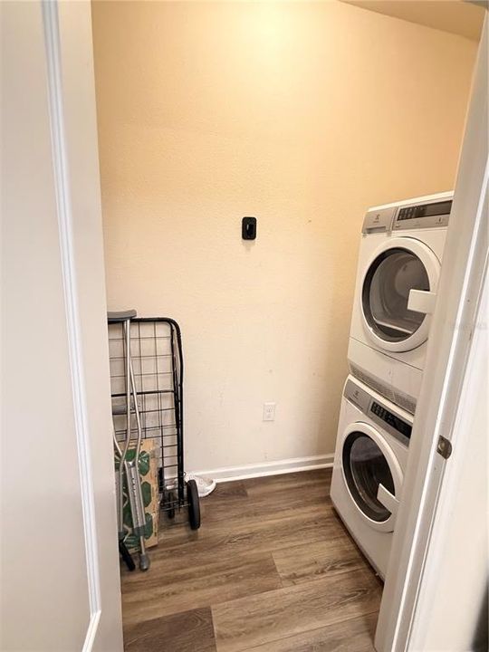 For Sale: $169,169 (2 beds, 2 baths, 1101 Square Feet)