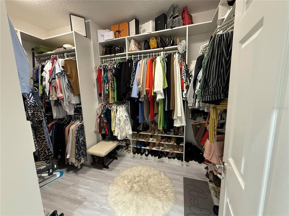 Activo con contrato: $3,400 (5 camas, 3 baños, 3054 Pies cuadrados)