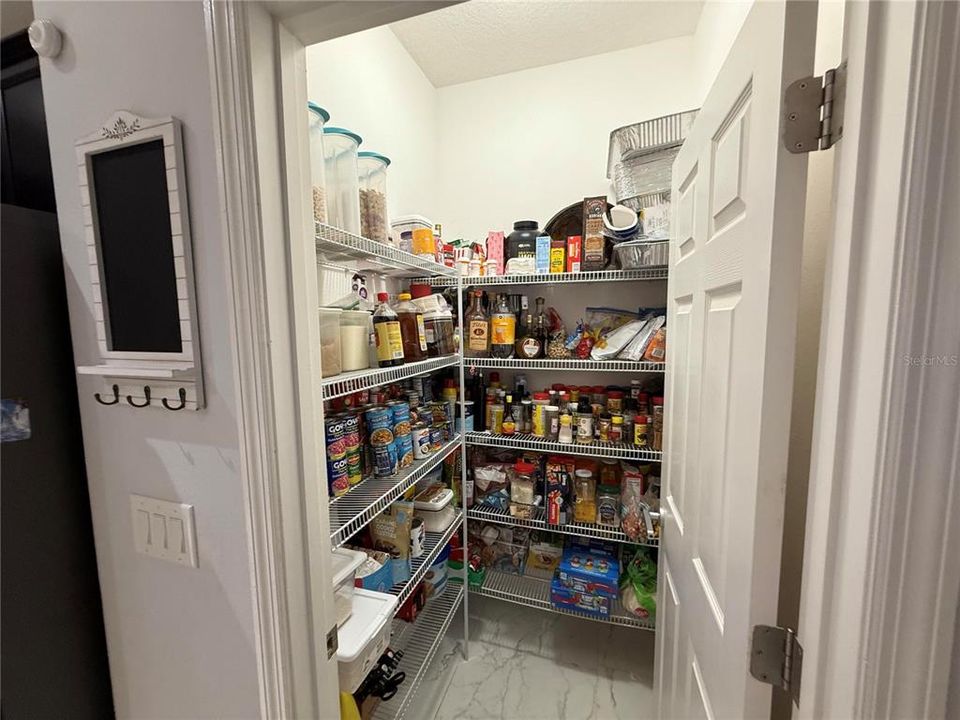 Activo con contrato: $3,400 (5 camas, 3 baños, 3054 Pies cuadrados)