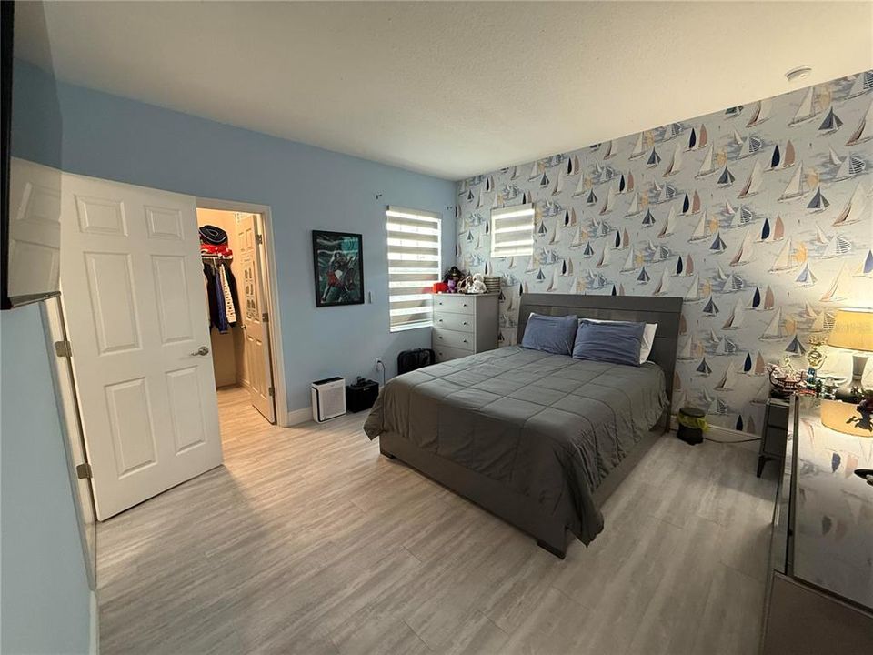 Activo con contrato: $3,400 (5 camas, 3 baños, 3054 Pies cuadrados)