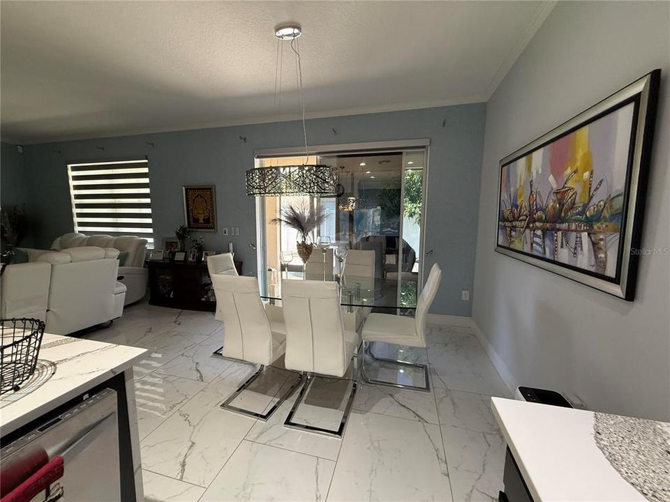 Activo con contrato: $3,400 (5 camas, 3 baños, 3054 Pies cuadrados)