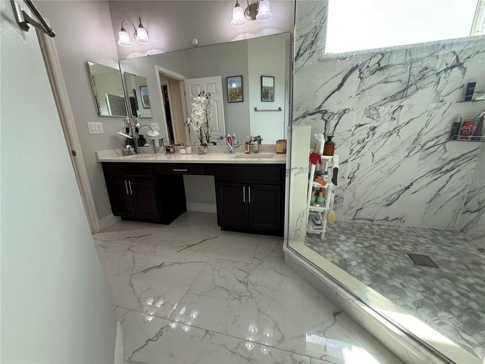 Activo con contrato: $3,400 (5 camas, 3 baños, 3054 Pies cuadrados)