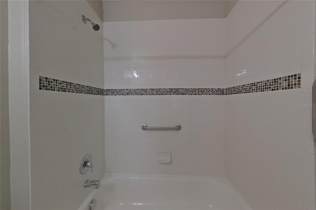 En Renta: $2,299 (4 camas, 2 baños, 1972 Pies cuadrados)