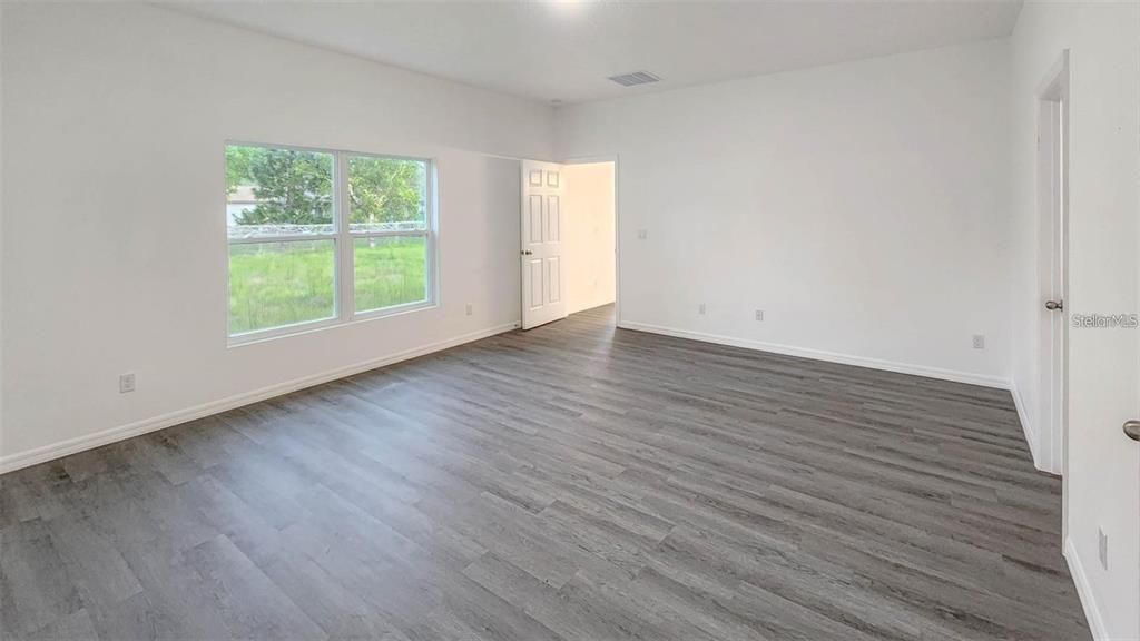 В аренду: $2,150 (4 спален, 2 ванн, 1695 Квадратных фут)