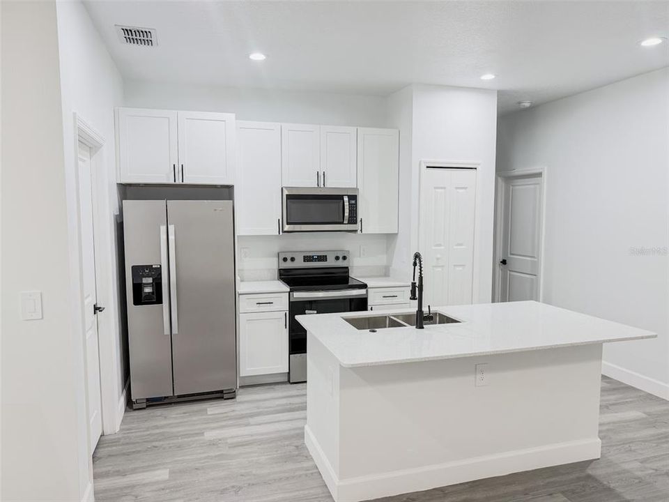 For Rent: $1,900 (3 beds, 2 baths, 1270 Square Feet)
