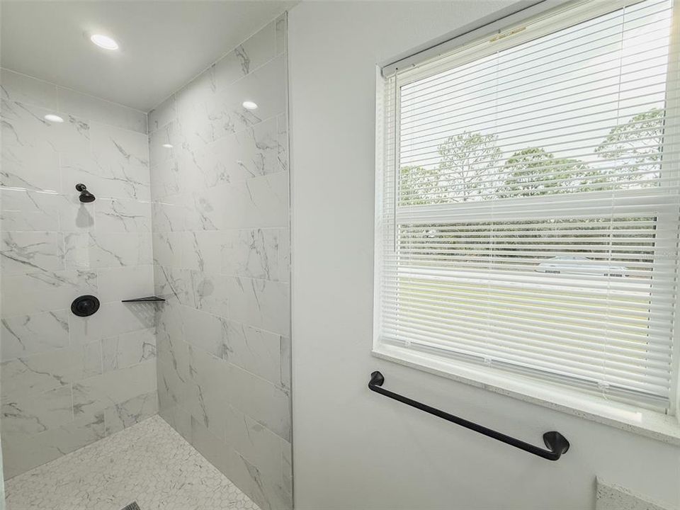 For Rent: $1,900 (3 beds, 2 baths, 1270 Square Feet)