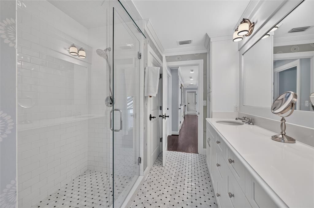 En Venta: $1,675,000 (4 camas, 3 baños, 3078 Pies cuadrados)