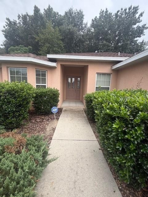 For Rent: $1,900 (3 beds, 2 baths, 1576 Square Feet)