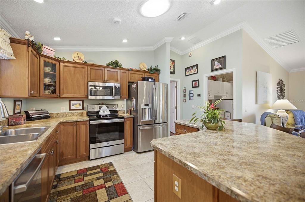 Activo con contrato: $325,000 (3 camas, 2 baños, 1545 Pies cuadrados)