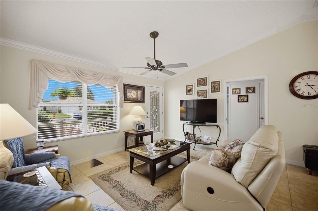 Activo con contrato: $325,000 (3 camas, 2 baños, 1545 Pies cuadrados)