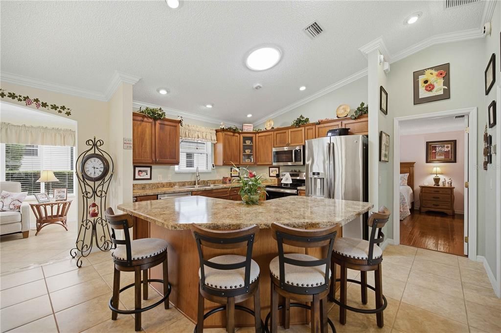 Activo con contrato: $325,000 (3 camas, 2 baños, 1545 Pies cuadrados)