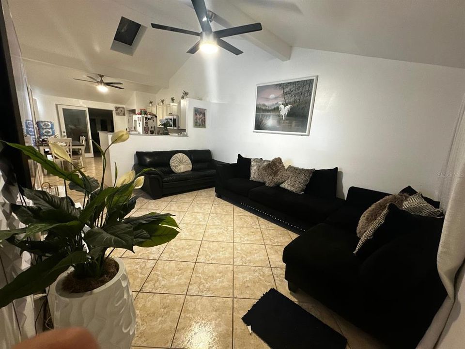 En Venta: $395,000 (3 camas, 2 baños, 1389 Pies cuadrados)