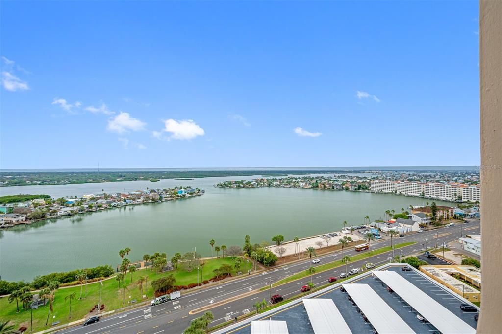 For Rent: $2,900 (1 beds, 1 baths, 995 Square Feet)