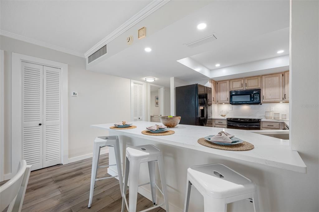 For Rent: $2,900 (1 beds, 1 baths, 995 Square Feet)