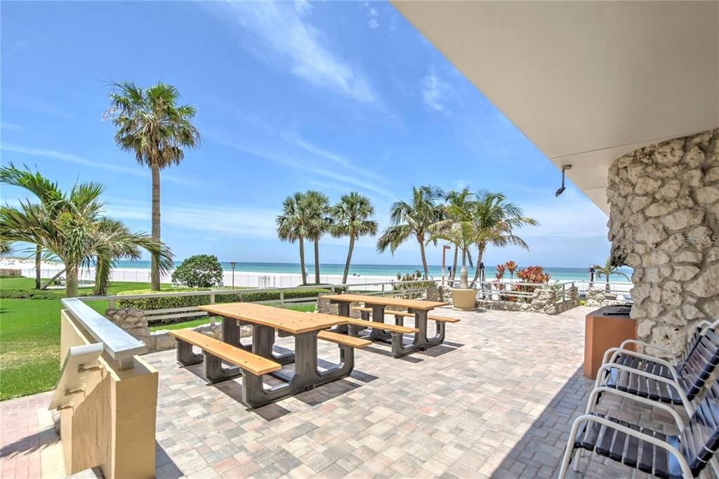 For Rent: $2,900 (1 beds, 1 baths, 995 Square Feet)