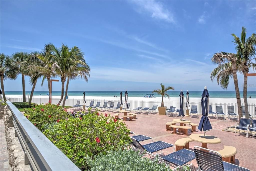 For Rent: $2,900 (1 beds, 1 baths, 995 Square Feet)