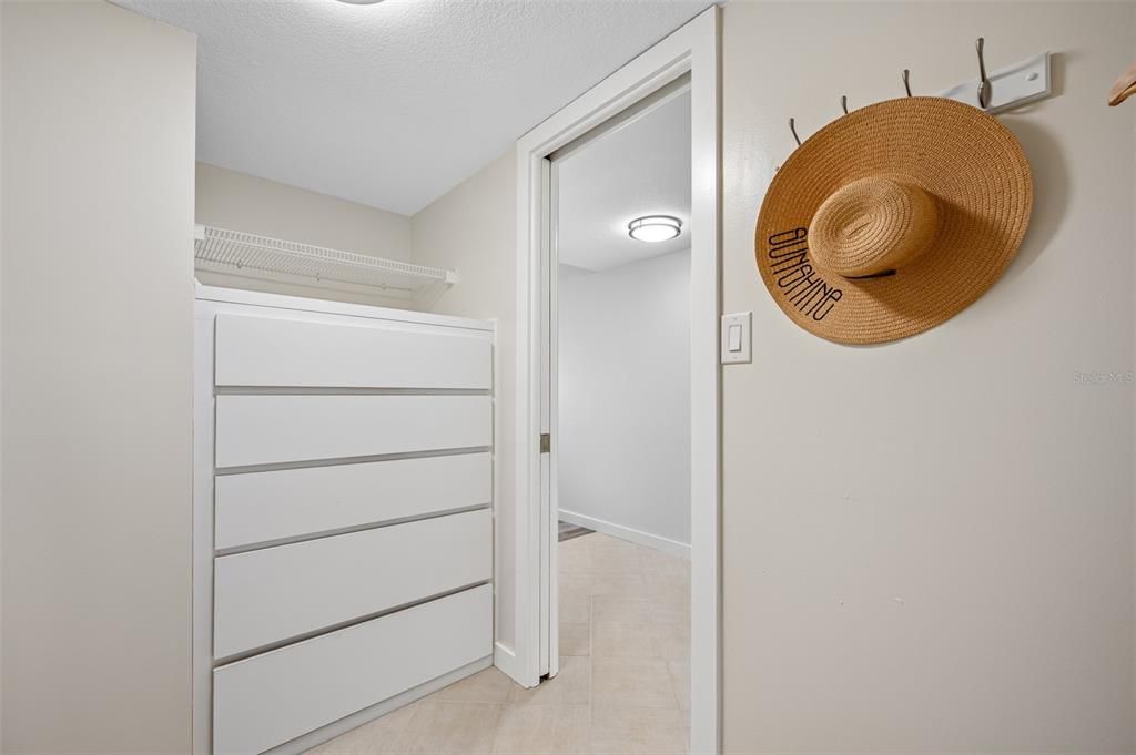 For Rent: $2,900 (1 beds, 1 baths, 995 Square Feet)