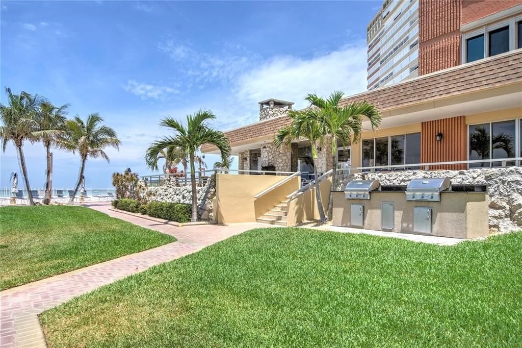 For Rent: $2,900 (1 beds, 1 baths, 995 Square Feet)
