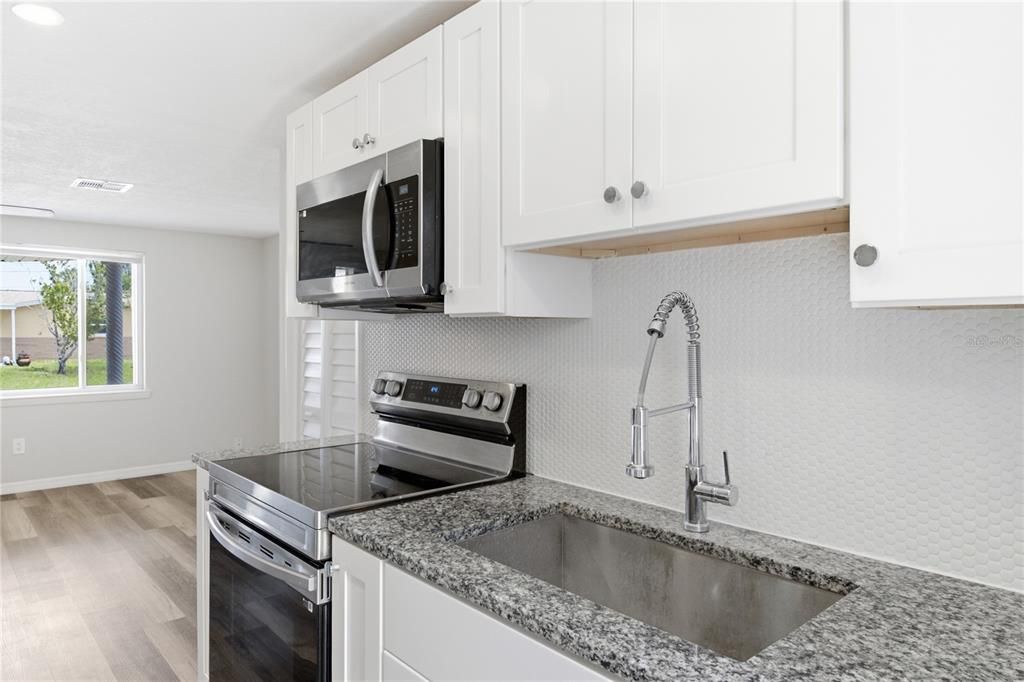 На продажу: $289,999 (3 спален, 2 ванн, 1004 Квадратных фут)