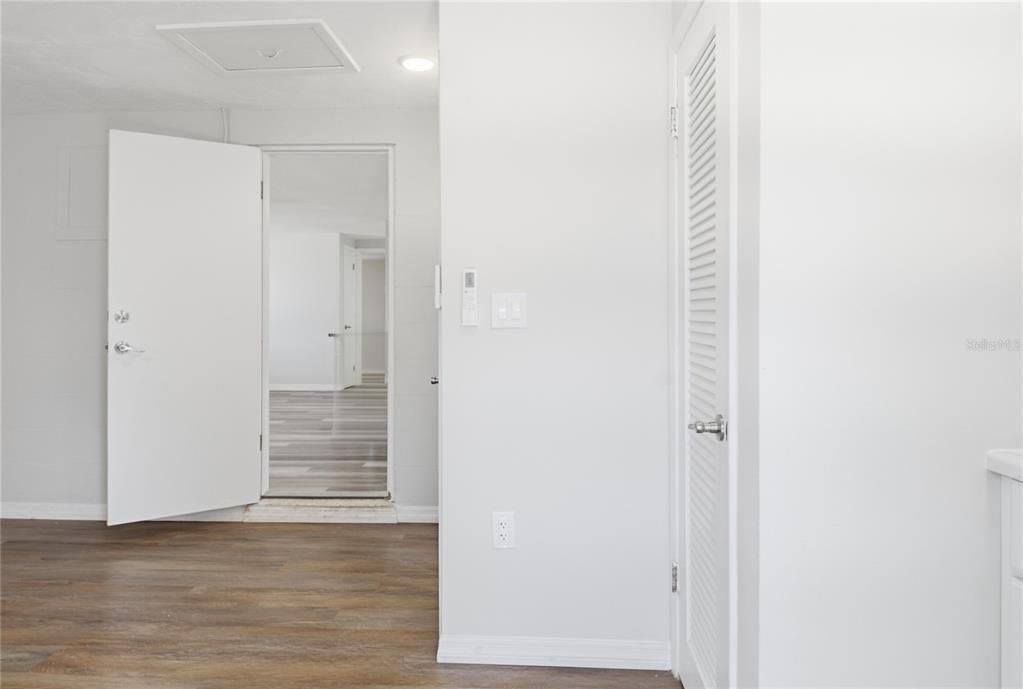 На продажу: $289,999 (3 спален, 2 ванн, 1004 Квадратных фут)