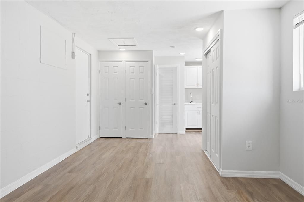 На продажу: $289,999 (3 спален, 2 ванн, 1004 Квадратных фут)