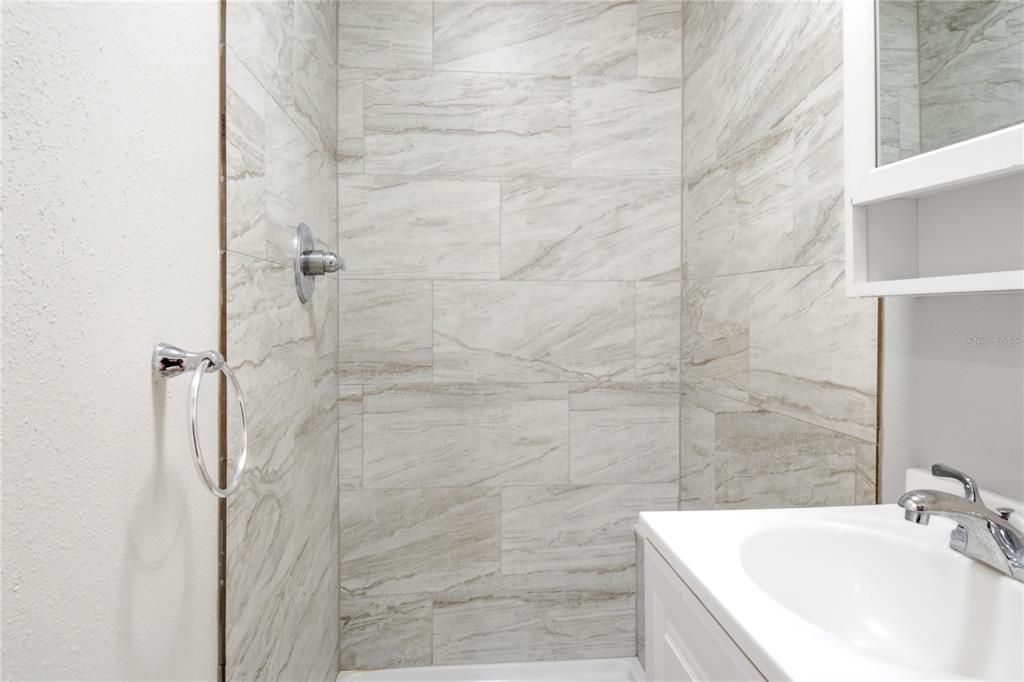 На продажу: $289,999 (3 спален, 2 ванн, 1004 Квадратных фут)
