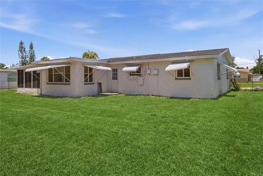 На продажу: $289,999 (3 спален, 2 ванн, 1004 Квадратных фут)