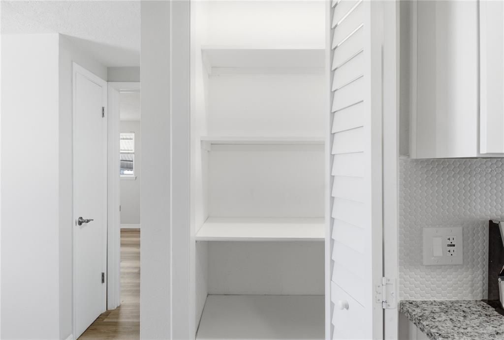На продажу: $289,999 (3 спален, 2 ванн, 1004 Квадратных фут)
