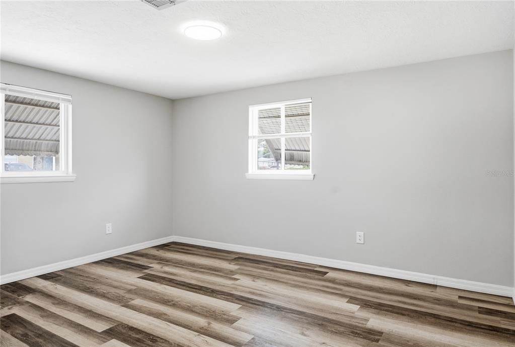 На продажу: $289,999 (3 спален, 2 ванн, 1004 Квадратных фут)