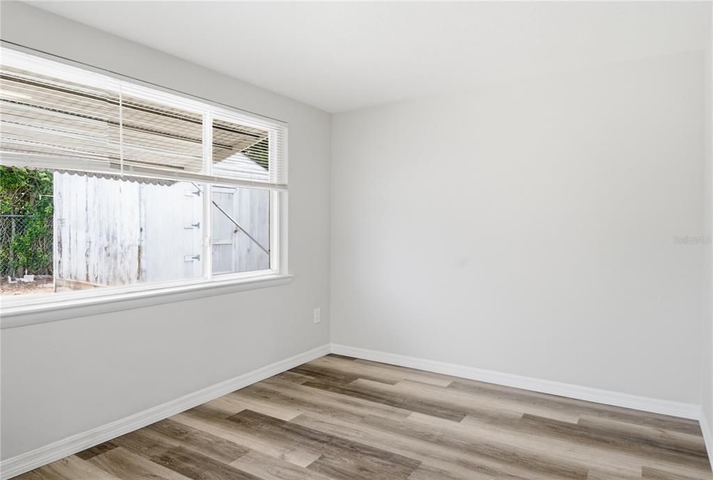 На продажу: $289,999 (3 спален, 2 ванн, 1004 Квадратных фут)