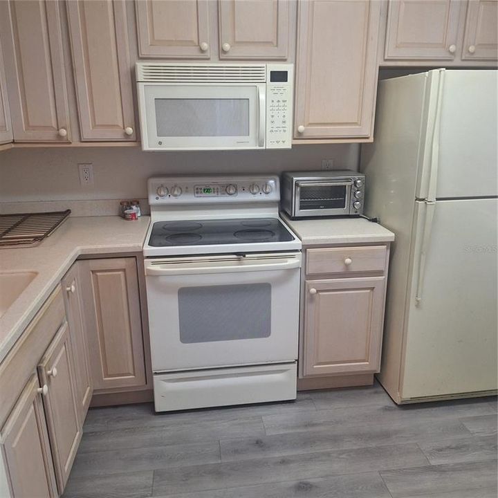 В аренду: $1,900 (2 спален, 2 ванн, 888 Квадратных фут)