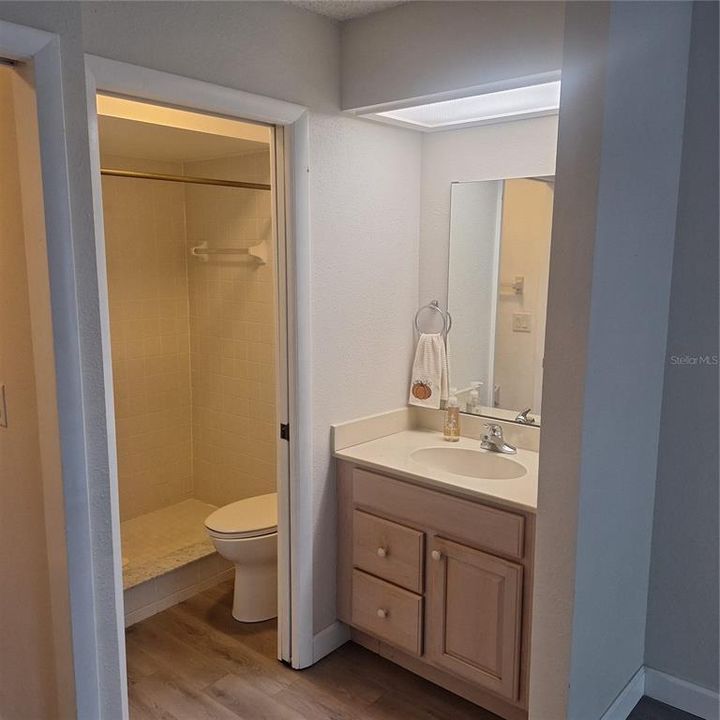 В аренду: $1,900 (2 спален, 2 ванн, 888 Квадратных фут)