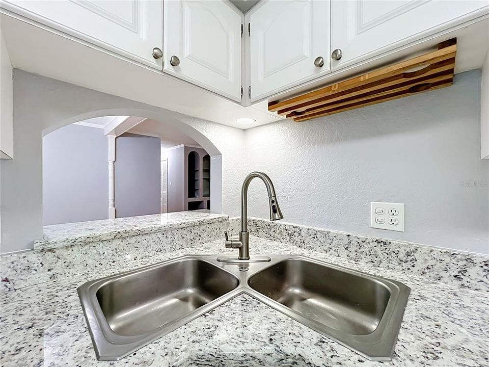 For Sale: $459,000 (4 beds, 3 baths, 1697 Square Feet)