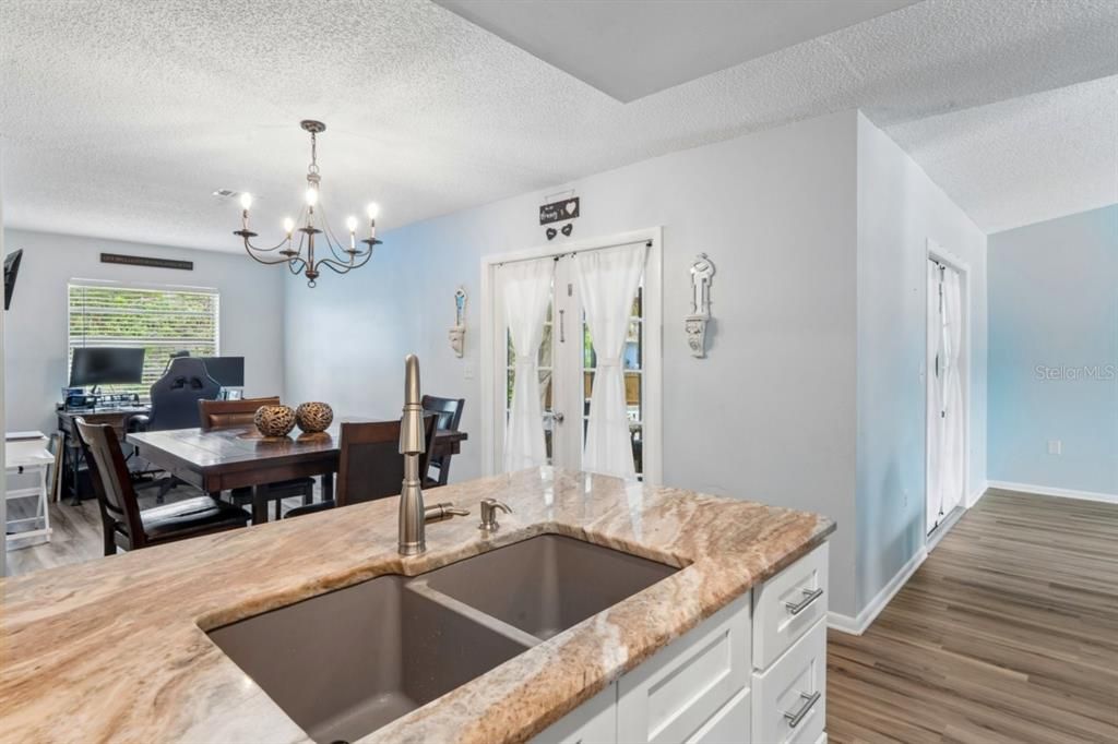 En Venta: $359,900 (3 camas, 2 baños, 1398 Pies cuadrados)